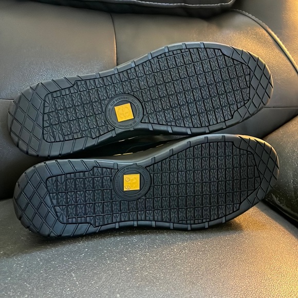 NWT Dr. Martens Mens US size 13, UK 12 Grip-Track slip resistant safety 6 eyelet - Picture 6 of 9